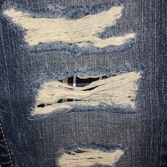 NWT Miss Me distressed/patches boyfriend crops - Picture 8 of 15